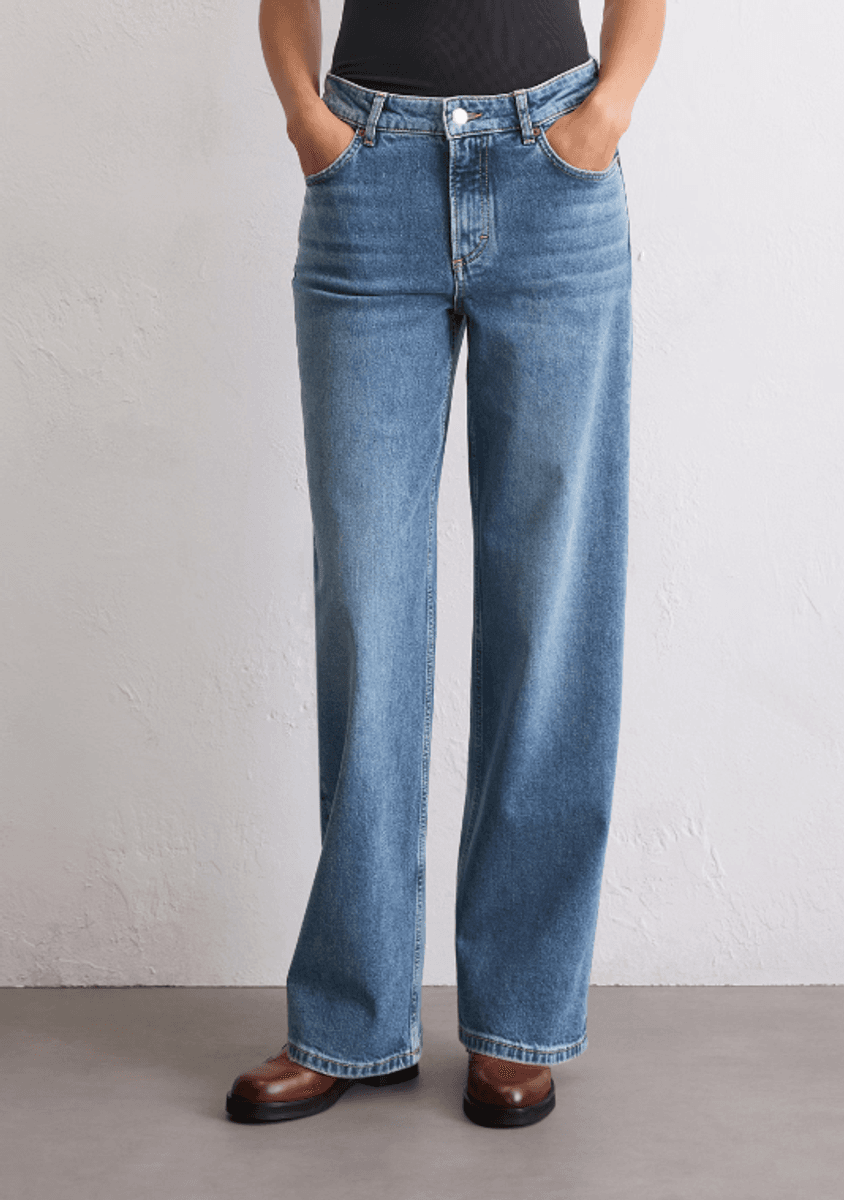 Jeans model Linn wide with CIRCULOSE vintage blue wash/ Marc O'Polo
