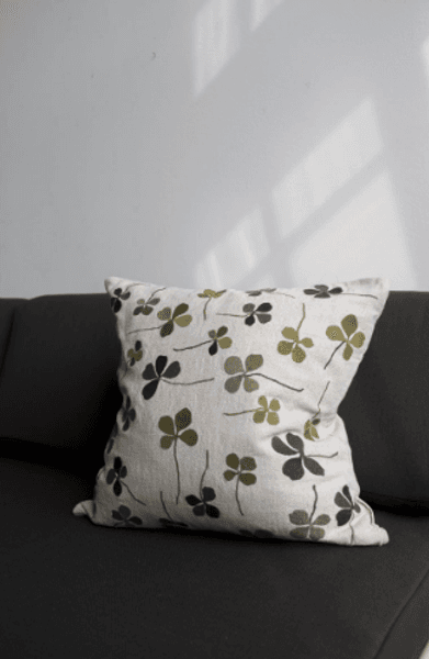 Hovedbilde CLOVER EMBROIDERED CUSHION COVER/ Fine Little Day