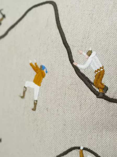 Bilde av MOUNTAIN CLIMBERS BRODERAT KUDDFODRAL/ Fine ...