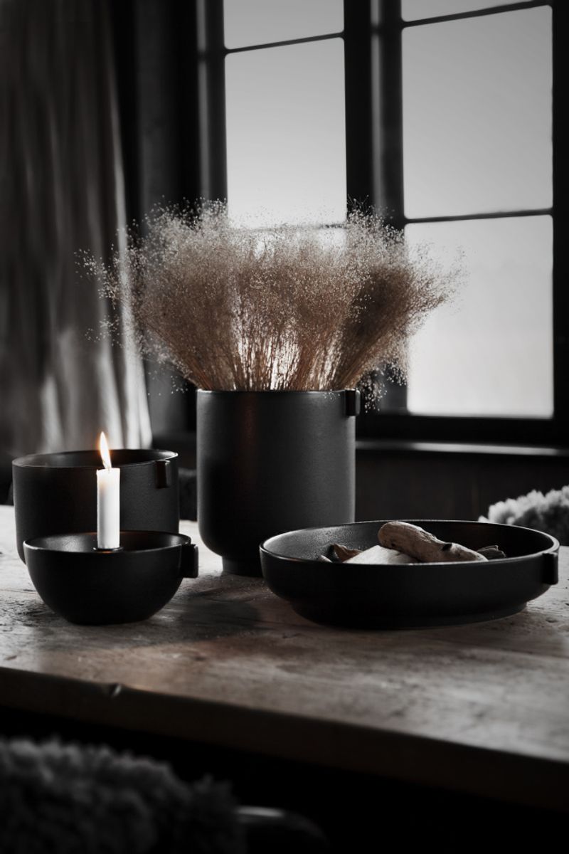 Lys-skål d17 h8 svart.ERNST