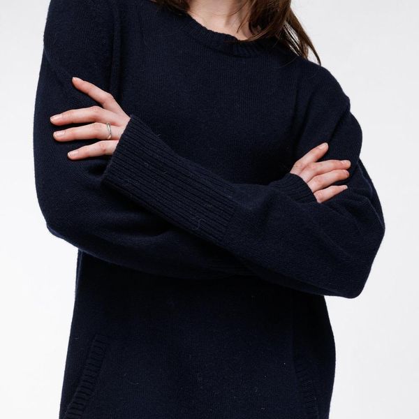 Hovedbilde Amalie kjole Midnatt. Woodling