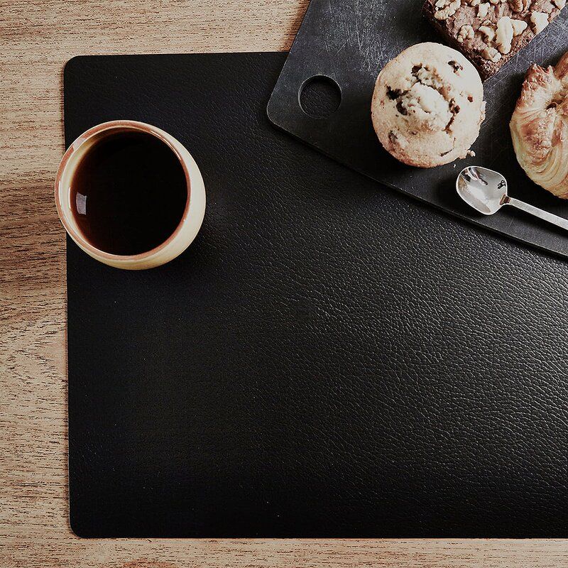 Table Mat Square L Nupo Black. LIND DNA